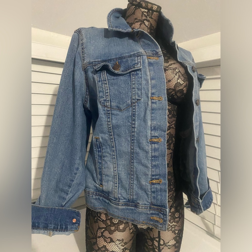 Old Navy Jean jacket size ( medium )